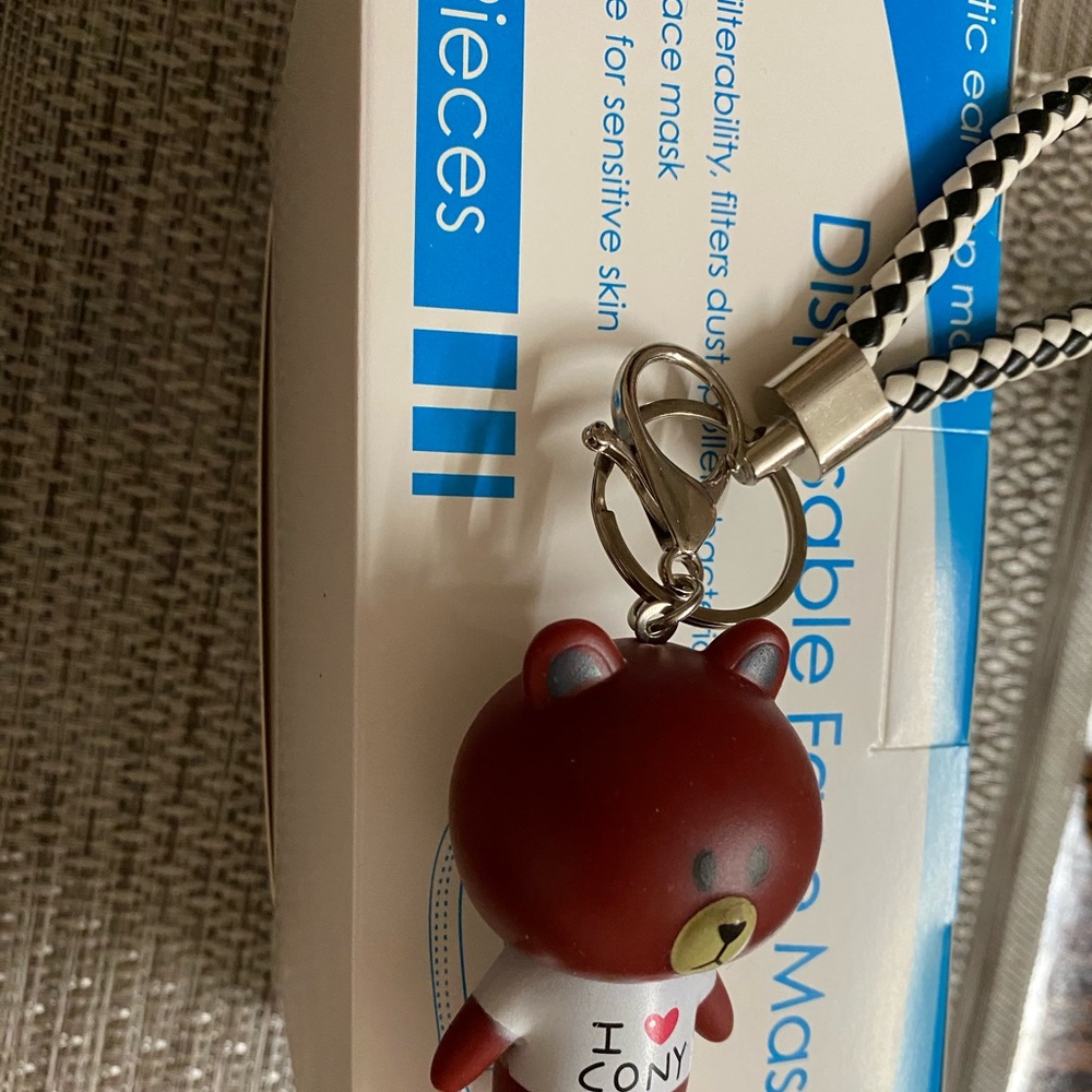 Key chain with free mask